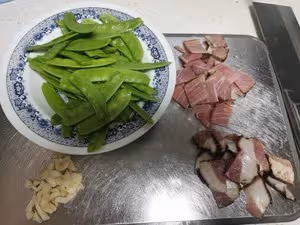 超簡單！臘肉炒荷蘭豆！鮮嫩好吃！