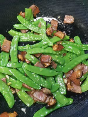 超簡單！臘肉炒荷蘭豆！鮮嫩好吃！