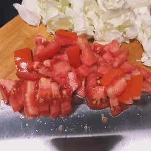 一人食🍜簡單晚餐：番茄雞蛋湯年糕