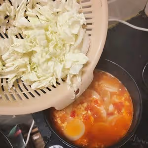 一人食🍜簡單晚餐：番茄雞蛋湯年糕