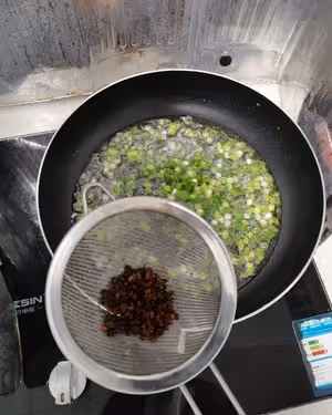 放了這種油才好吃的粉絲素包