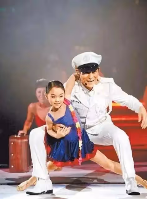 李連杰女兒國外生活優渥 乘私人飛機兜風