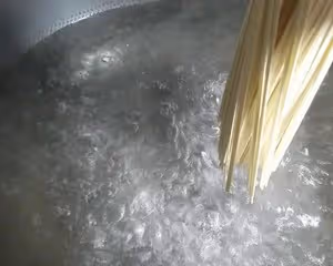 晚餐必備(懶人版拌面)