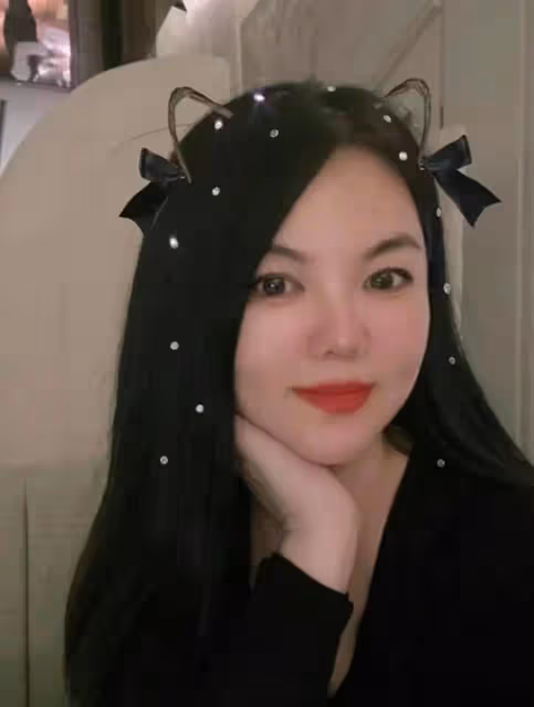 李湘炫富到病態，吃個飯便覺高人一等，對著服務員的臉狂拍！