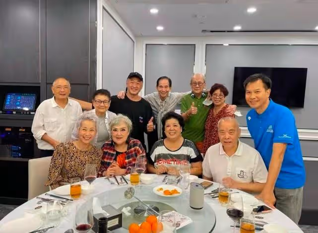 葉童近照曝光白髮蒼蒼，六十歲模樣太真實，與老搭檔生活完全不同