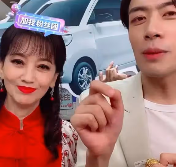 葉童近照曝光白髮蒼蒼，六十歲模樣太真實，與老搭檔生活完全不同