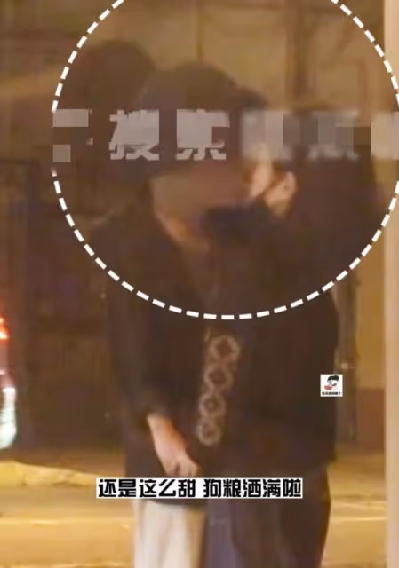 朱亞文與老婆深夜約會好甜蜜！街頭摟抱熱吻，相愛13年仍在熱戀期