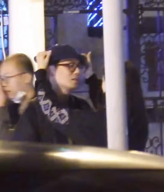 朱亞文與老婆深夜約會好甜蜜！街頭摟抱熱吻，相愛13年仍在熱戀期