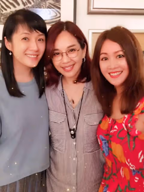 陳松伶梁小冰何婉盈豪宅聚會，29年後重聚太開心，年過半百仍貌美
