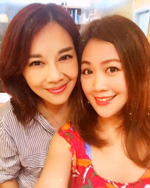 陳松伶梁小冰何婉盈豪宅聚會，29年後重聚太開心，年過半百仍貌美