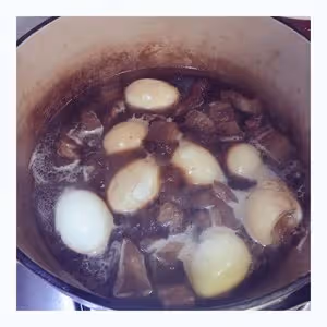 滷五花肉+滷蛋（孩子可以吃下一碗飯）