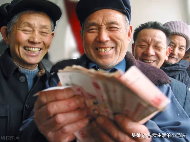 手握百萬存款！74歲老人坦言：晚年僅「靠存款養老」　看似很「瀟灑自在」實則苦不堪言