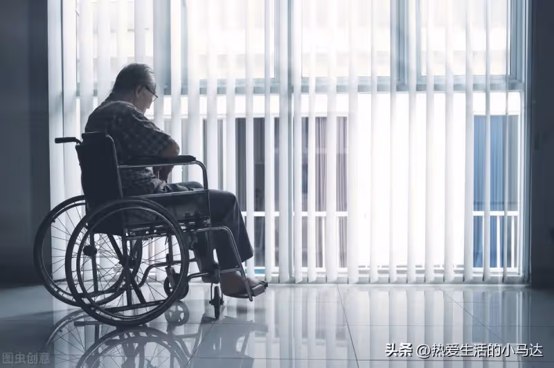 手握百萬存款！74歲老人坦言：晚年僅「靠存款養老」　看似很「瀟灑自在」實則苦不堪言