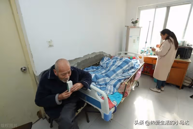 手握百萬存款！74歲老人坦言：晚年僅「靠存款養老」　看似很「瀟灑自在」實則苦不堪言