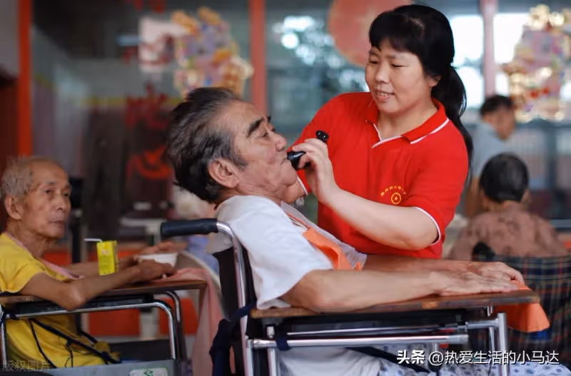 手握百萬存款！74歲老人坦言：晚年僅「靠存款養老」　看似很「瀟灑自在」實則苦不堪言