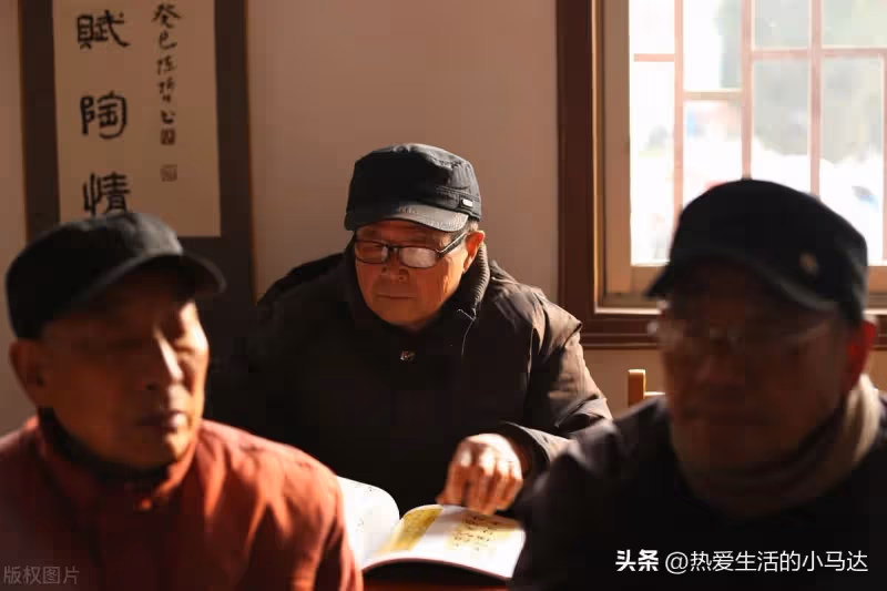手握百萬存款！74歲老人坦言：晚年僅「靠存款養老」　看似很「瀟灑自在」實則苦不堪言