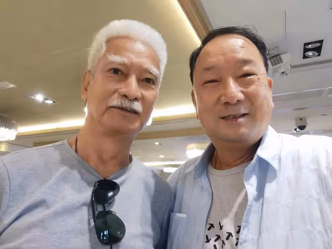 一眾動作演員聚會，成龍御用替身燒傷後罕露面，傷疤明顯令人淚目