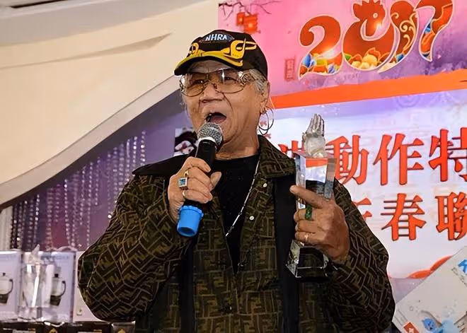 一眾動作演員聚會，成龍御用替身燒傷後罕露面，傷疤明顯令人淚目