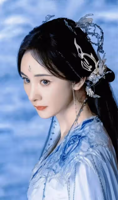古裝美人誰最強？劉亦菲獲榜首，楊冪趙麗穎前三，虞書欣無緣前十