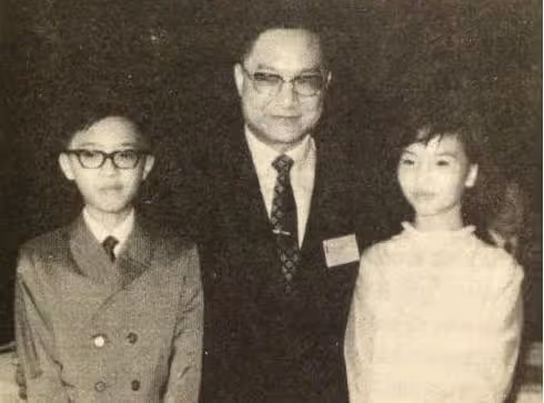 這些明星也曾痛失愛子，金庸兒子因情自殺，趙本山孩子出生聾啞！