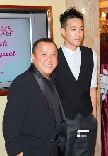 他是導演界黑馬，還是曾志偉兒子，親手捧起兩位金馬影后實力超牛