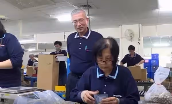 把員工當家人!暖老闆替員工「還清300萬債務」雇用身障員工喊話「有困難找公司」,員工喊:想做到退休