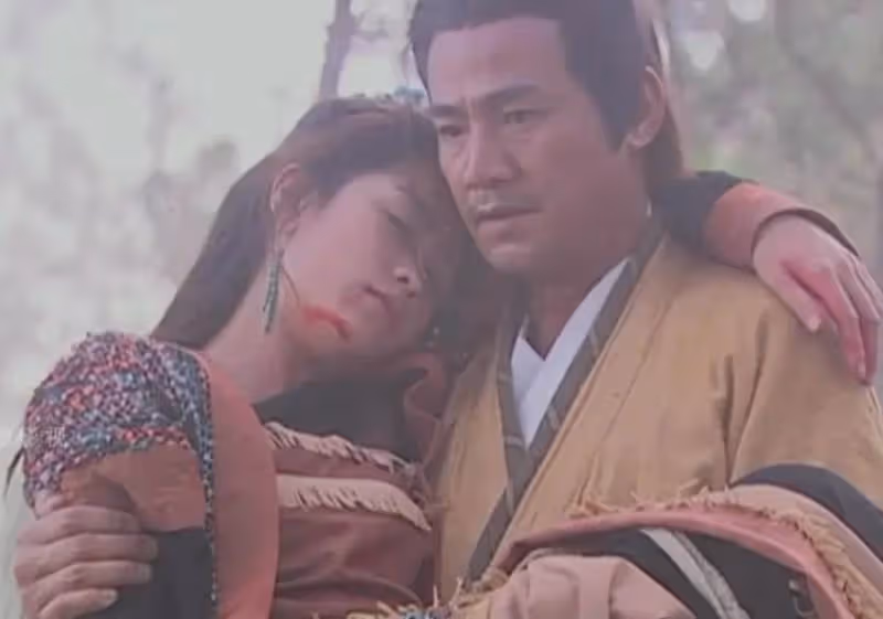 長相算不上頂級美人,新加坡四美沒她有點可惜,如今47歲主力經商,一點也看不出真實年級