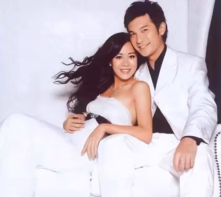 長相算不上頂級美人,新加坡四美沒她有點可惜,如今47歲主力經商,一點也看不出真實年級