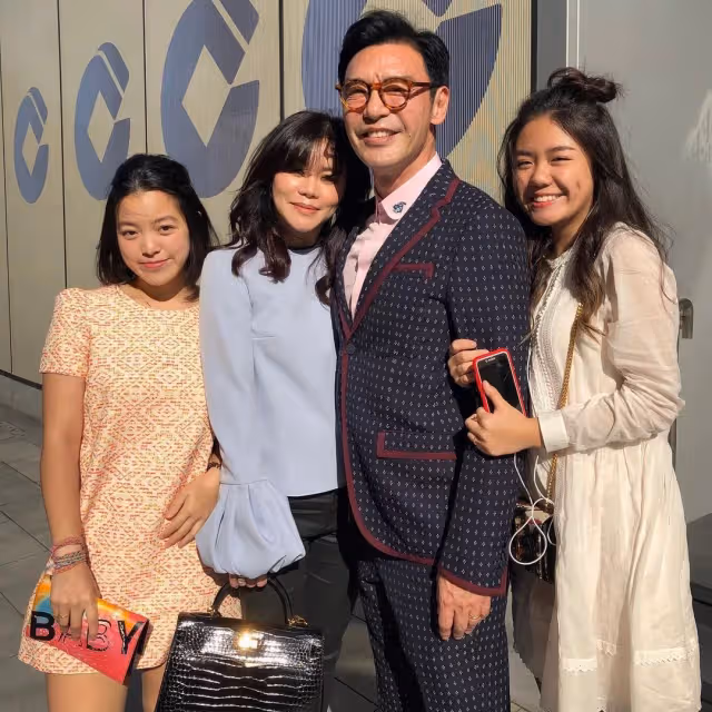 赴英國求學!鍾鎮濤27歲愛女「突然接到大使館電話」 嚇哭個資全給「媽媽聽完秒搖頭」:出事了