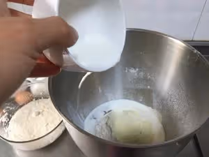芝士沙拉肉鬆麵包（波蘭種）