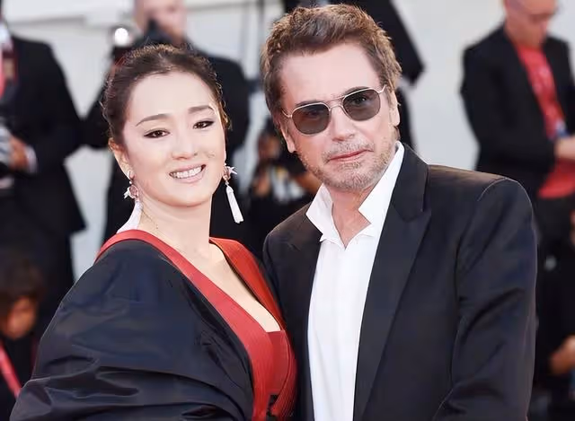 當小三8年無果！女星「再嫁70歲富尪」靠一張紙秒點頭　「一生情路曲折」終覓得良緣