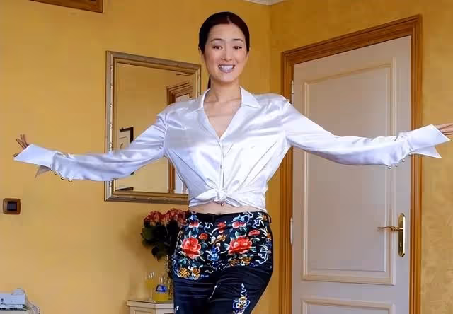 當小三8年無果！女星「再嫁70歲富尪」靠一張紙秒點頭　「一生情路曲折」終覓得良緣