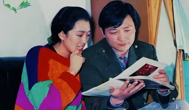 當小三8年無果！女星「再嫁70歲富尪」靠一張紙秒點頭　「一生情路曲折」終覓得良緣