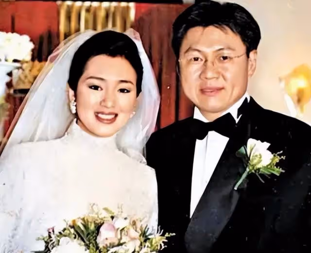 當小三8年無果！女星「再嫁70歲富尪」靠一張紙秒點頭　「一生情路曲折」終覓得良緣