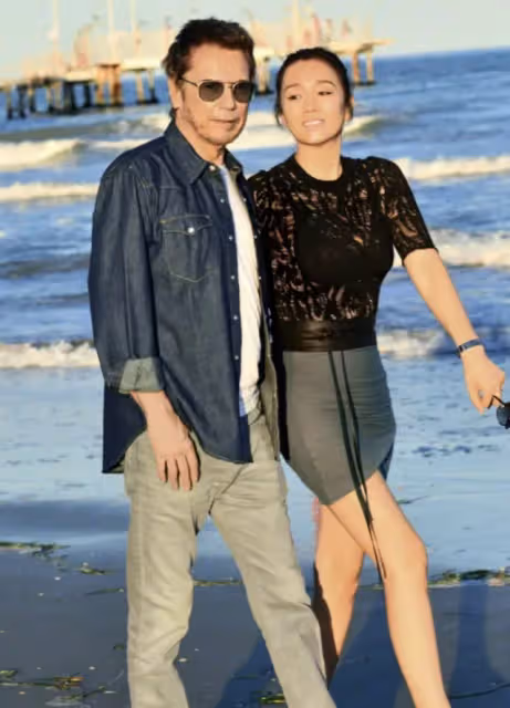 當小三8年無果！女星「再嫁70歲富尪」靠一張紙秒點頭　「一生情路曲折」終覓得良緣