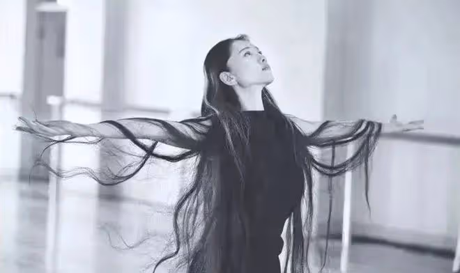 舞者楊麗萍：30年不吃米麵，先後放棄2個摯愛，她到底圖啥？