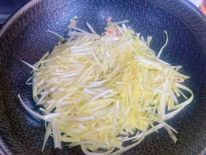 韭黃肉絲炒雞蛋