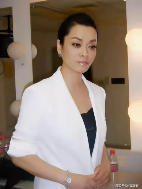 59歲的毛阿敏:39歲結婚,丈夫離世後留下一雙兒女