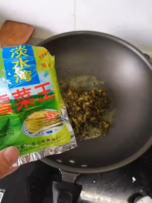 菜叔家常菜：雪菜炒魷魚
