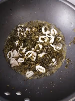 菜叔家常菜：雪菜炒魷魚