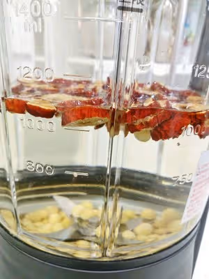 破壁機版 微甜的無渣紅棗豆漿（4人份）內藏營養師推薦的最佳豆水比例，掌握以後你就無敵了！
