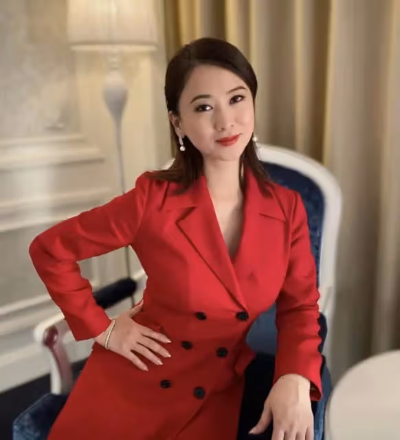 一個人人都想娶的女星，古天樂苦苦追求而不得，今54歲美得不像話