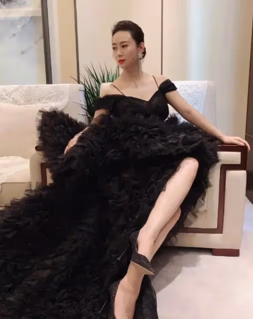 一個人人都想娶的女星，古天樂苦苦追求而不得，今54歲美得不像話
