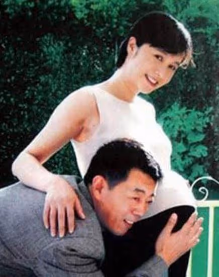 4位「假戲真做」的女演員，戲沒拍完就懷孕了，網友：就不能忍忍