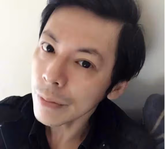 退出演藝圈！49歲男星「轉行當保全」每天上崗12小時，路邊掃菸頭「皮鞋裂開補好再穿」：職業沒有高低之分