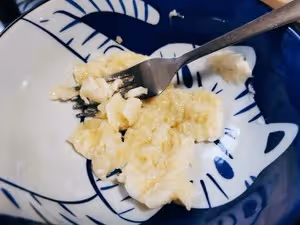 ［空氣炸鍋］香蕉牛奶烤燕麥（也可叫香蕉蛋糕，減脂期可吃的治癒系甜品）