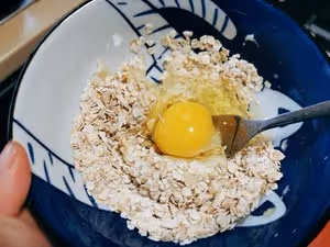 ［空氣炸鍋］香蕉牛奶烤燕麥（也可叫香蕉蛋糕，減脂期可吃的治癒系甜品）