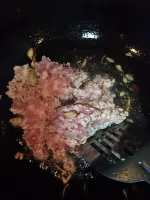 媽媽味道的蘿蔔纓燙麵包子
