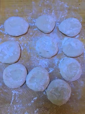 媽媽味道的蘿蔔纓燙麵包子