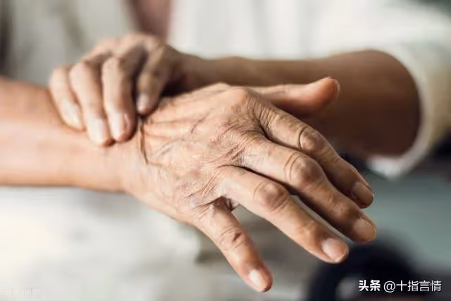 晚年找女婿養老三年，存款給了大半，猛然醒悟：該做好三個準備的